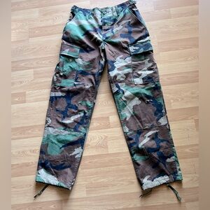 Mens camo pants size S